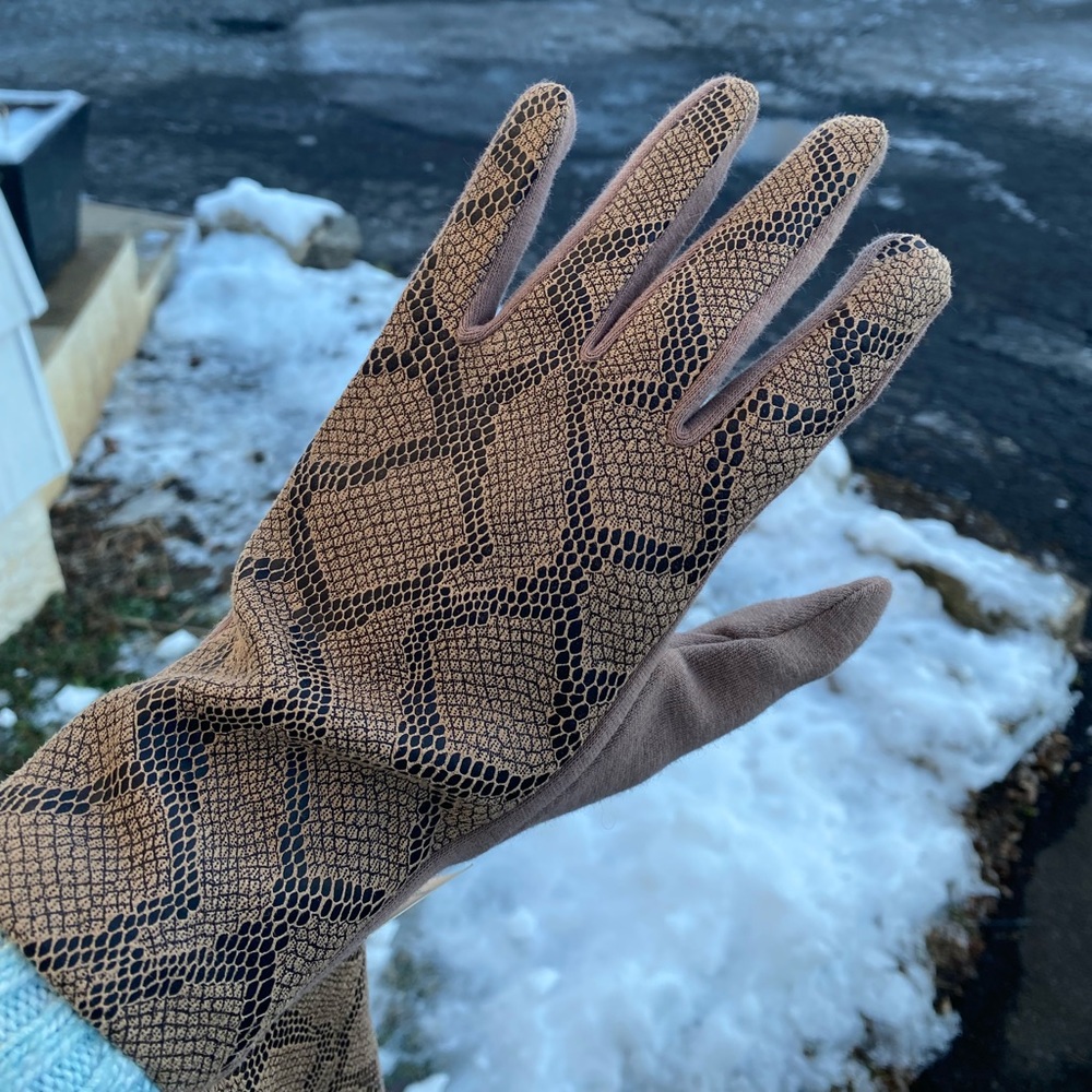 L.I.B hand gloves